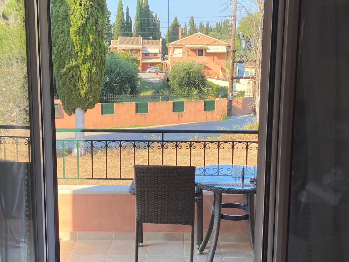 Ferienwohnung Ivy House Modern Life Near Corfu Town Kontokali Exterior foto